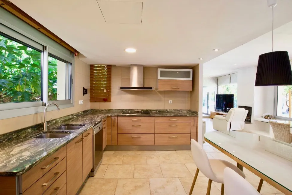 Villa For Sale - 17130 Escala ES Image 6