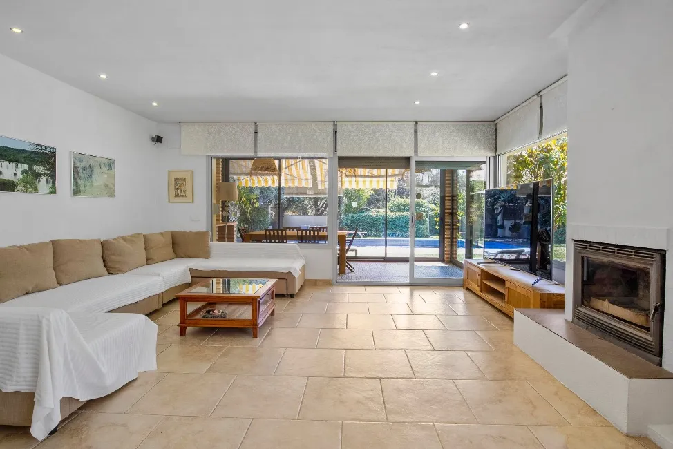 Villa For Sale - 17130 Escala ES Image 7